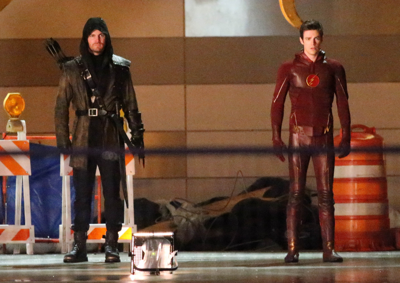 the-flash-season-finale-arrow-crossover (1)